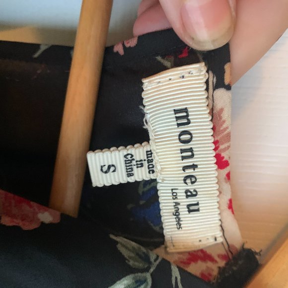 Floral Dress with peak-a-boo shoulders. Size Small - Picture 4 of 4